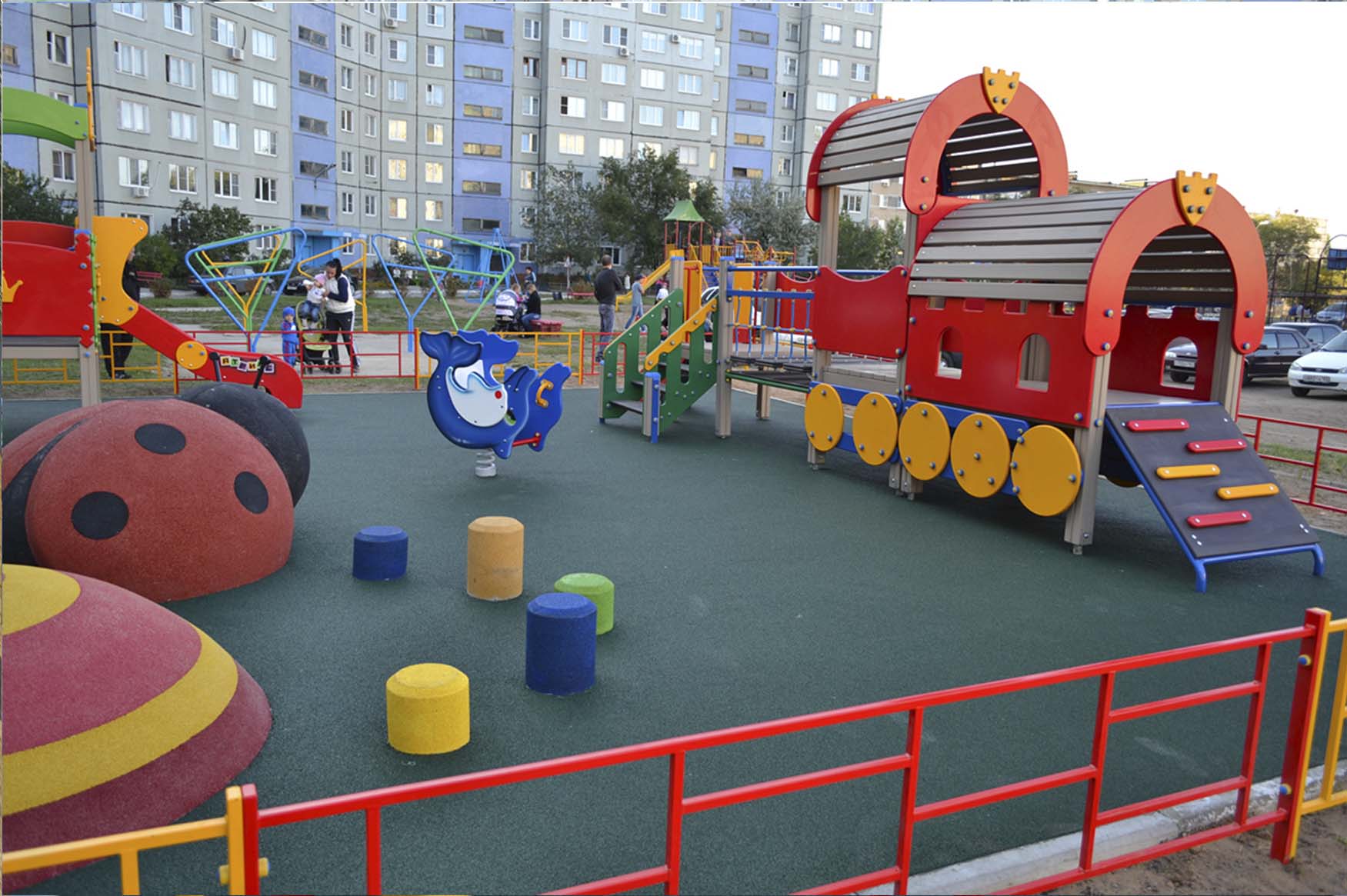 Детская площадка в детском саду.