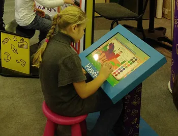 Фиолетовый интерактивный стол Игрёнок Mini